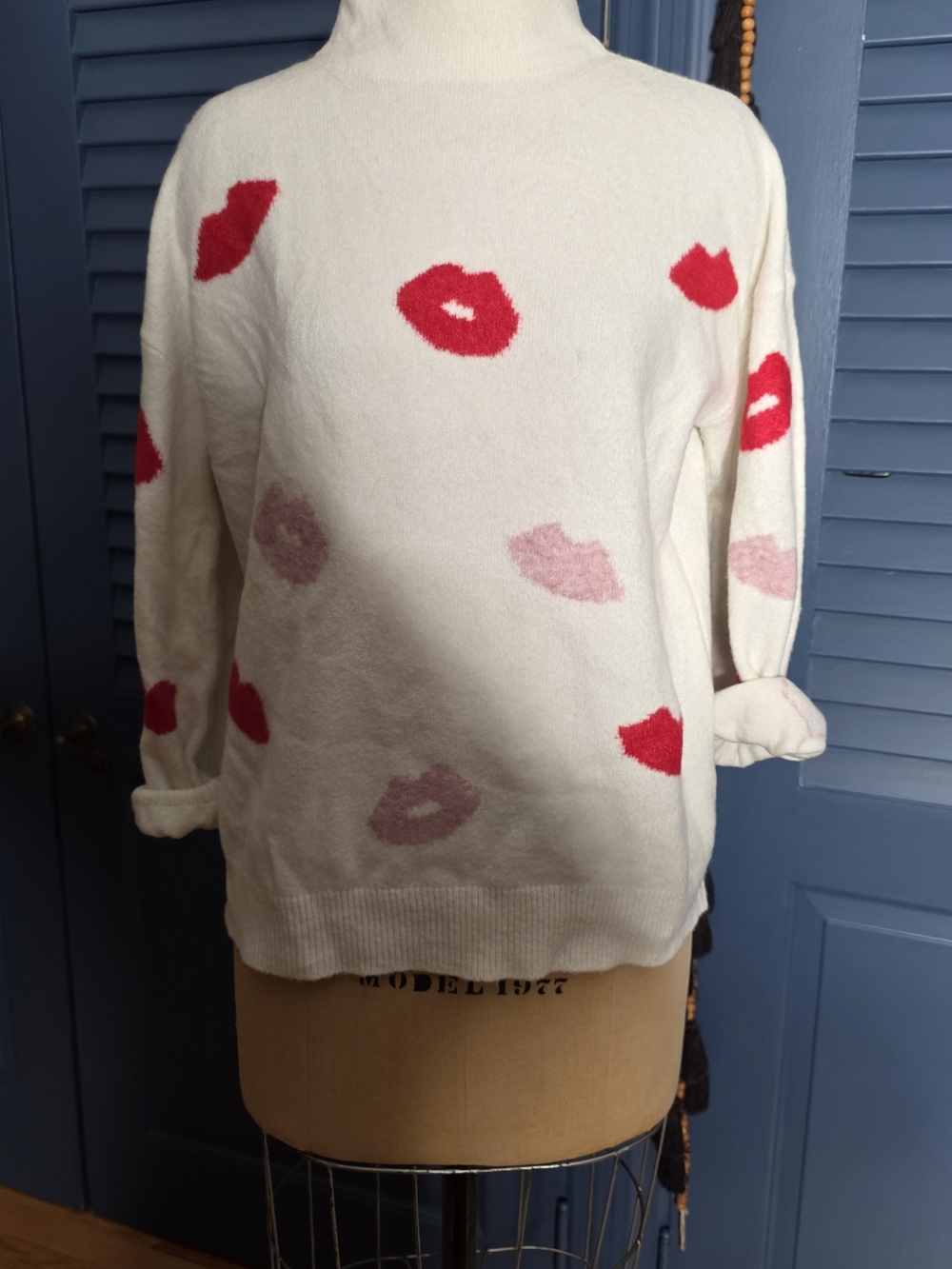LOFT Cream Turtleneck Sweater with Pink & Red Lip Motif